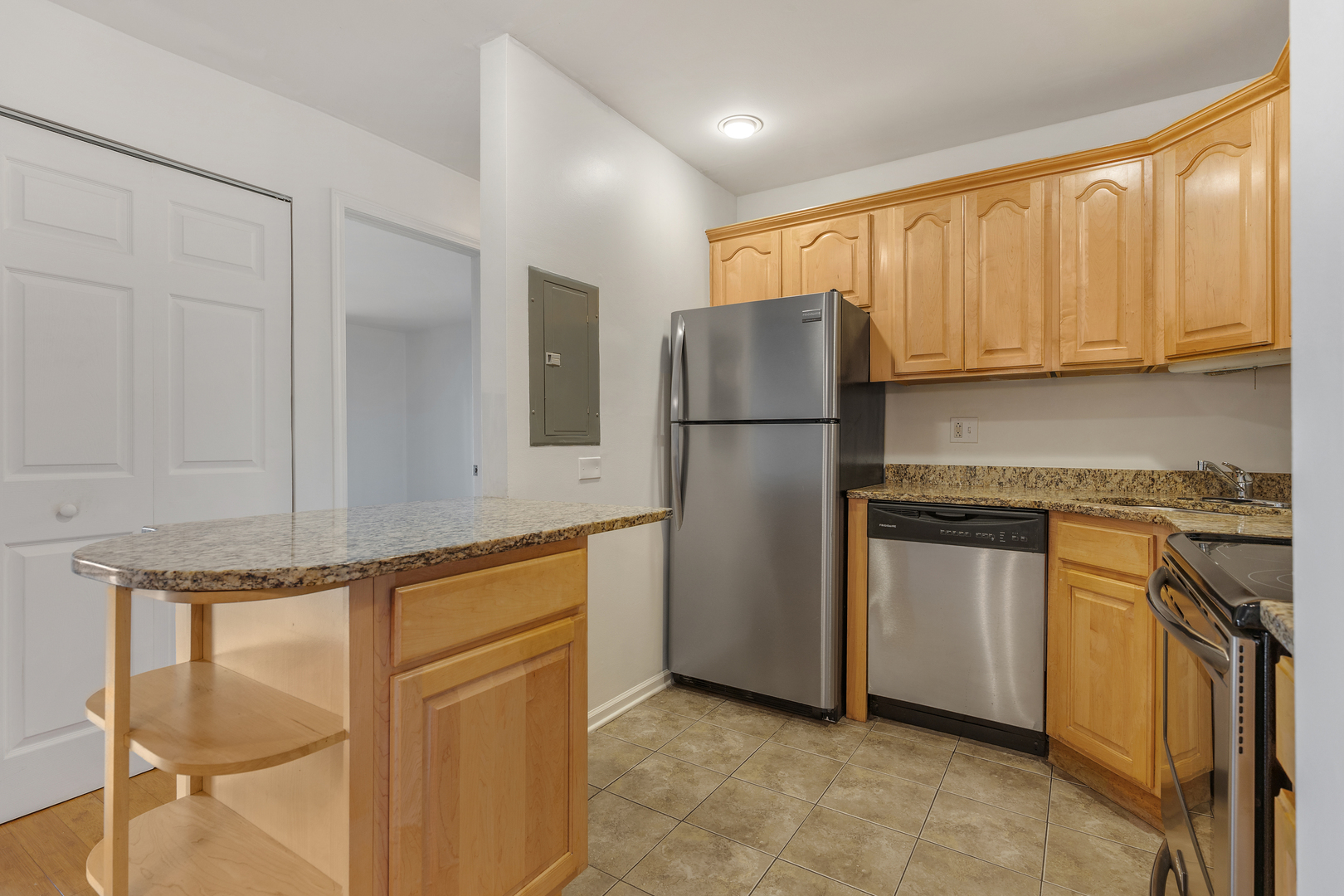 1081 Rodenburg Road #105, Roselle, IL 60172