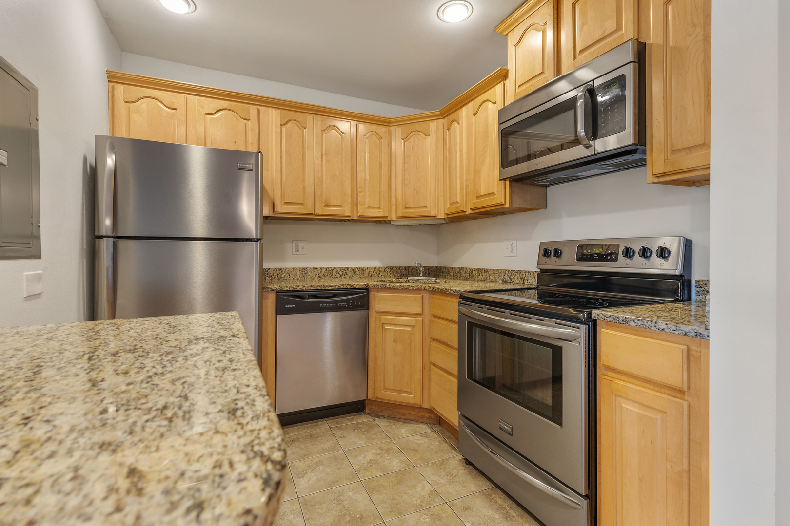 1081 Rodenburg Road #105, Roselle, IL 60172