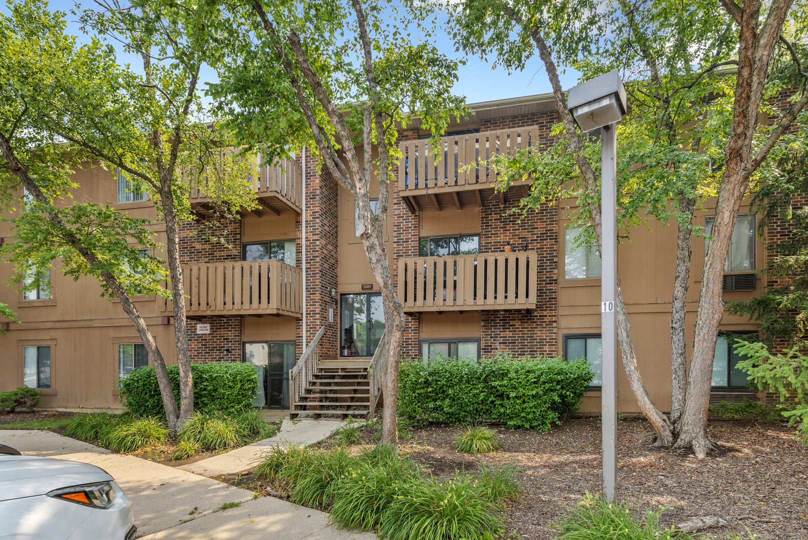 1081 Rodenburg Road #105, Roselle, IL 60172