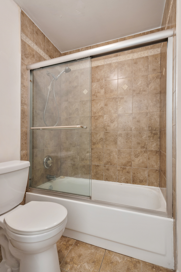 1081 Rodenburg Road #105, Roselle, IL 60172