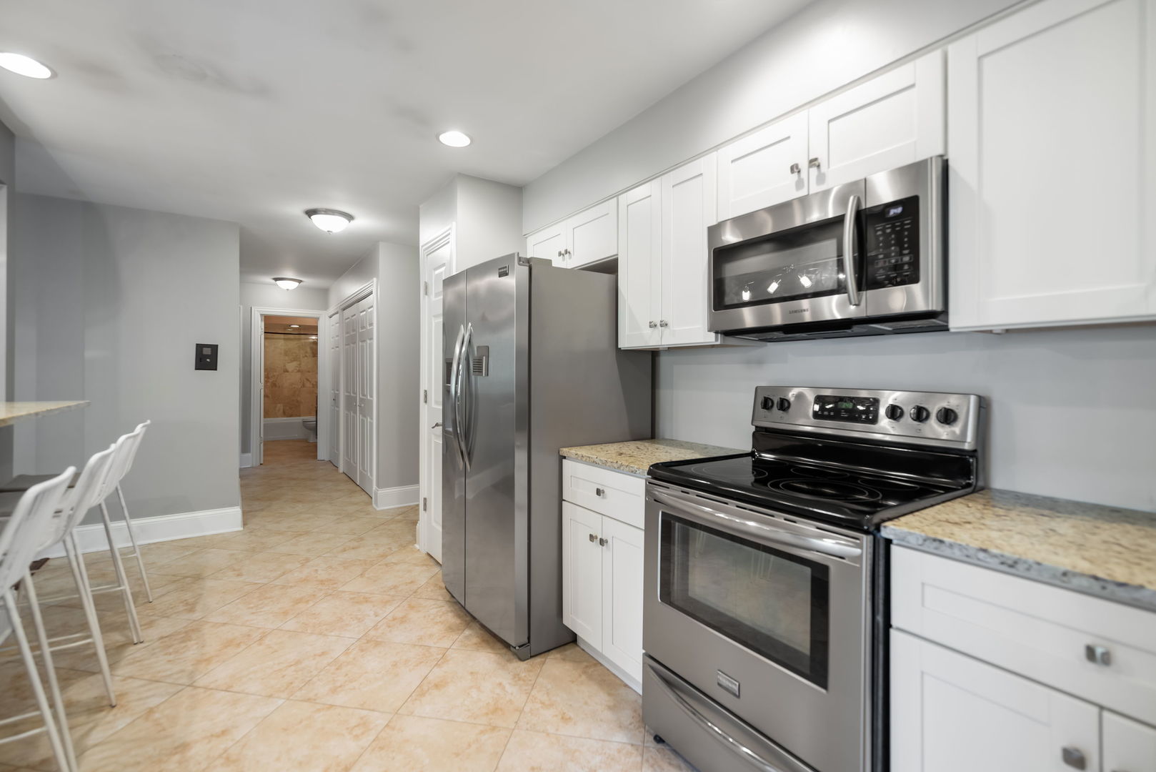 4133 Saratoga Avenue #B-220, Downers Grove, IL 60515