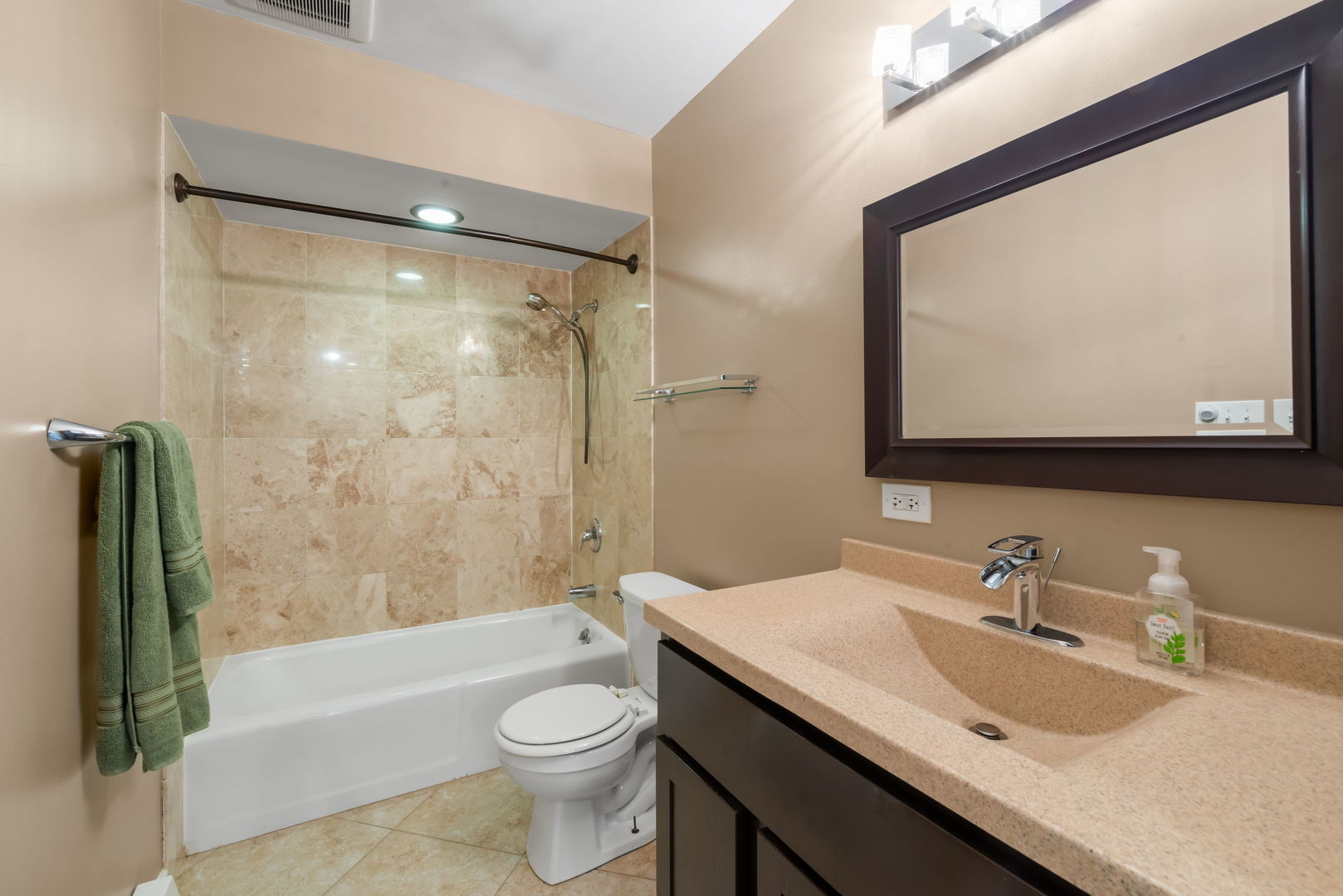 4133 Saratoga Avenue #B-220, Downers Grove, IL 60515