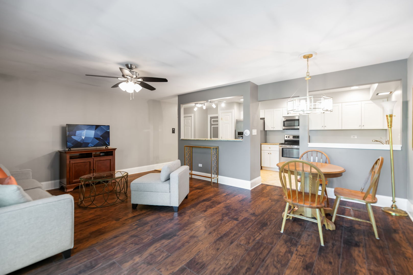 4133 Saratoga Avenue #B-220, Downers Grove, IL 60515