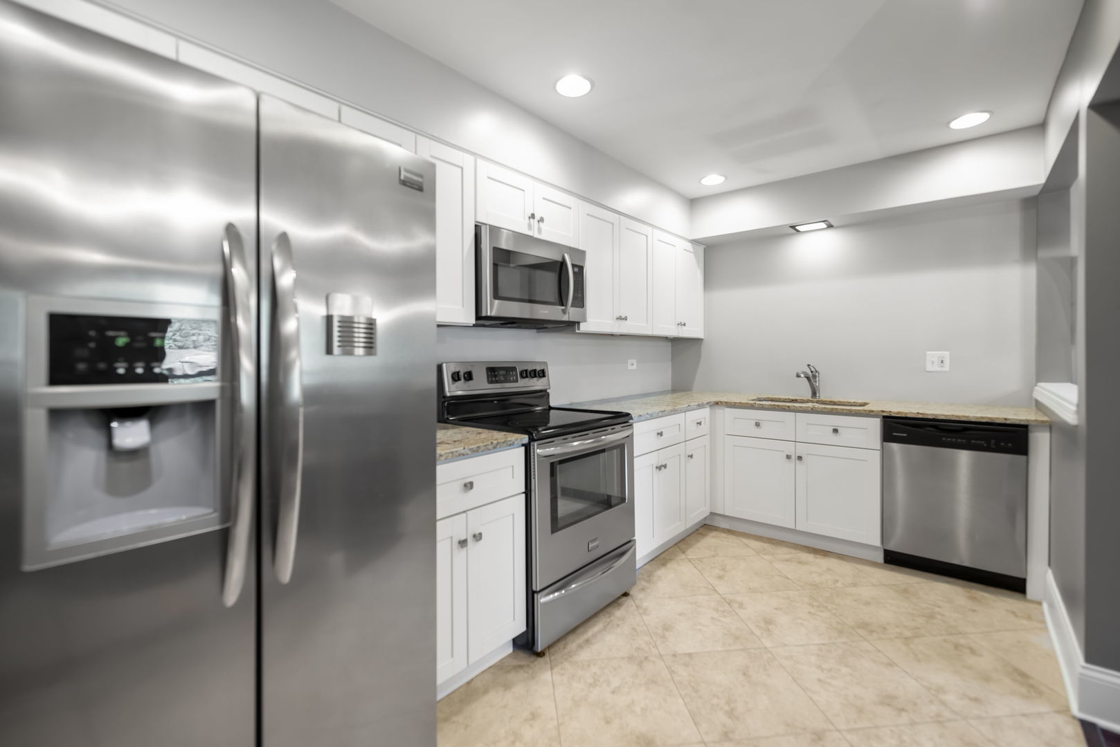 4133 Saratoga Avenue #B-220, Downers Grove, IL 60515