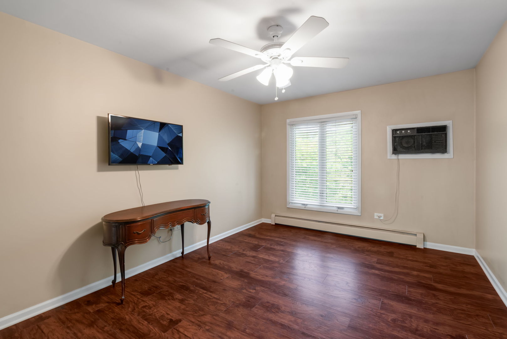 4133 Saratoga Avenue #B-220, Downers Grove, IL 60515