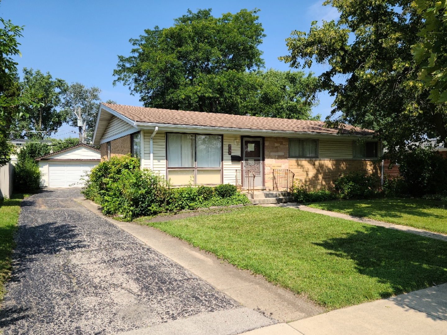 218 S Princeton Street, Addison, IL 60101
