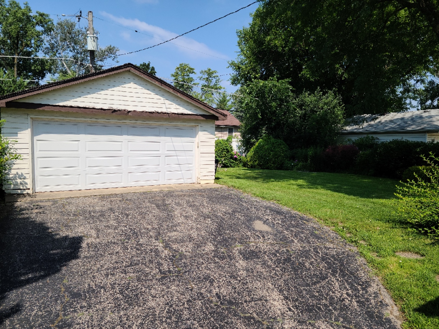 218 S Princeton Street, Addison, IL 60101