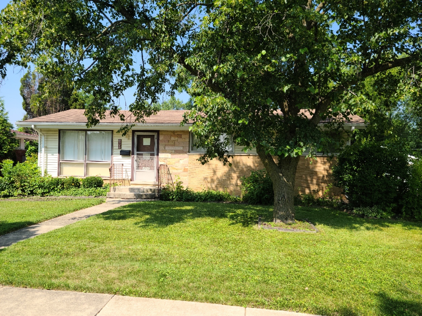 218 S Princeton Street, Addison, IL 60101
