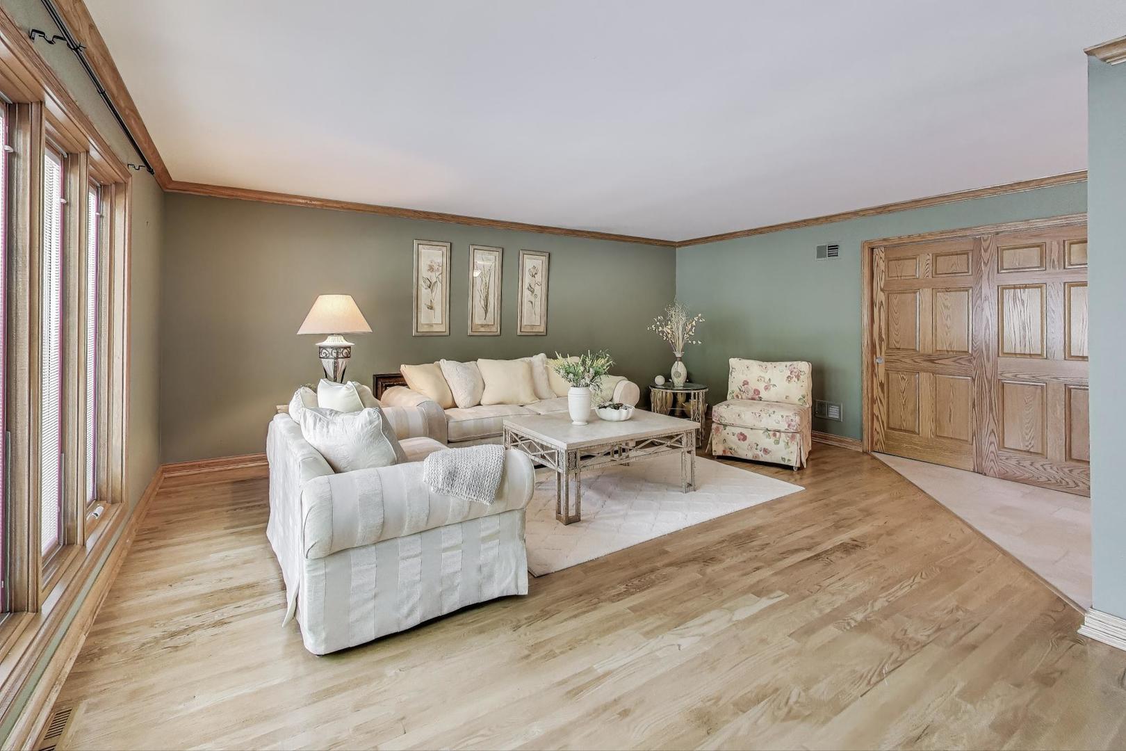 21070 W Columbia Court, Lake Zurich, IL 60047