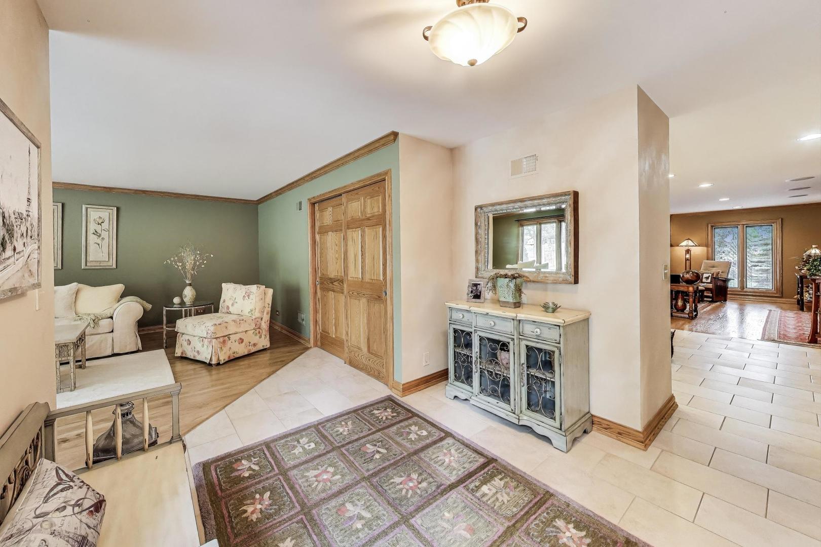 21070 W Columbia Court, Lake Zurich, IL 60047
