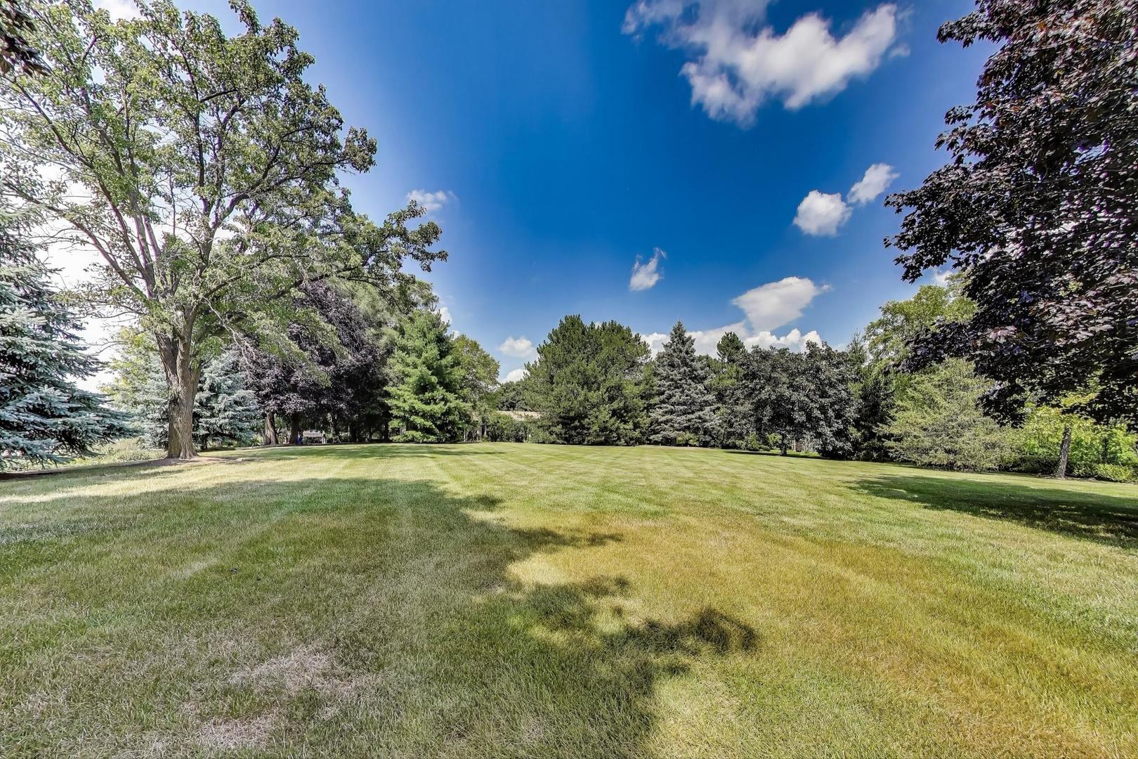 21070 W Columbia Court, Lake Zurich, IL 60047