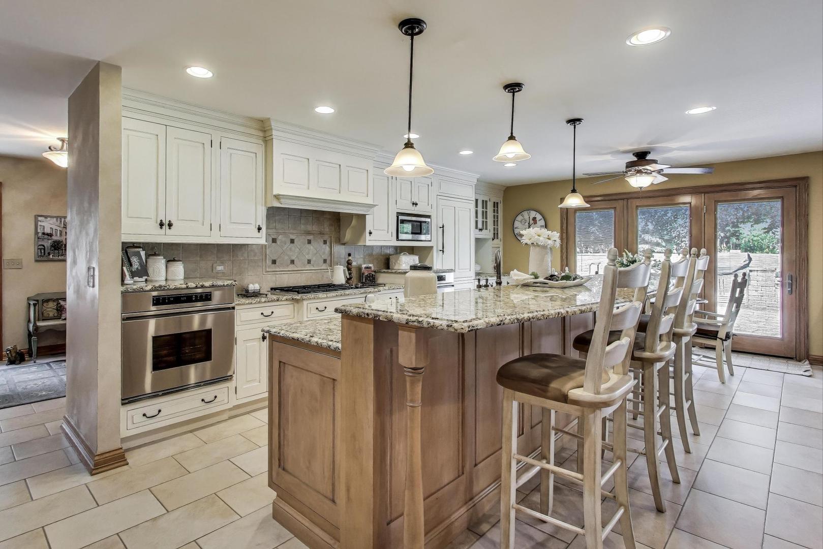 21070 W Columbia Court, Lake Zurich, IL 60047
