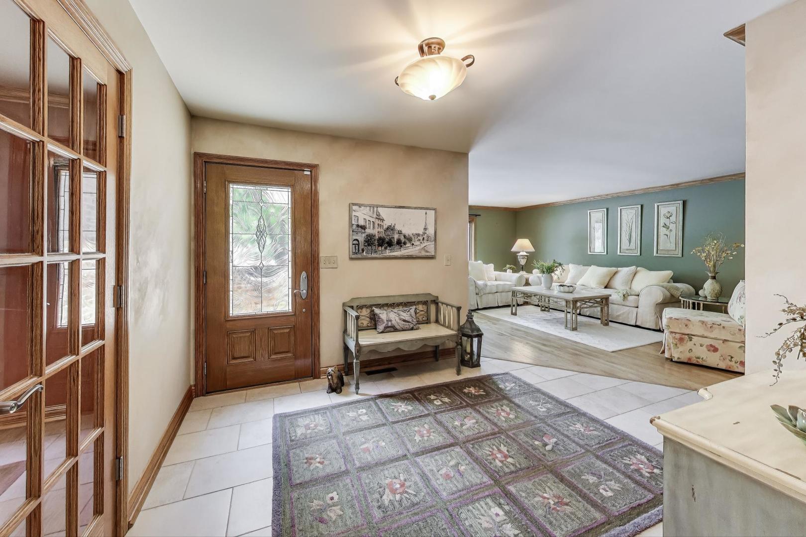 21070 W Columbia Court, Lake Zurich, IL 60047