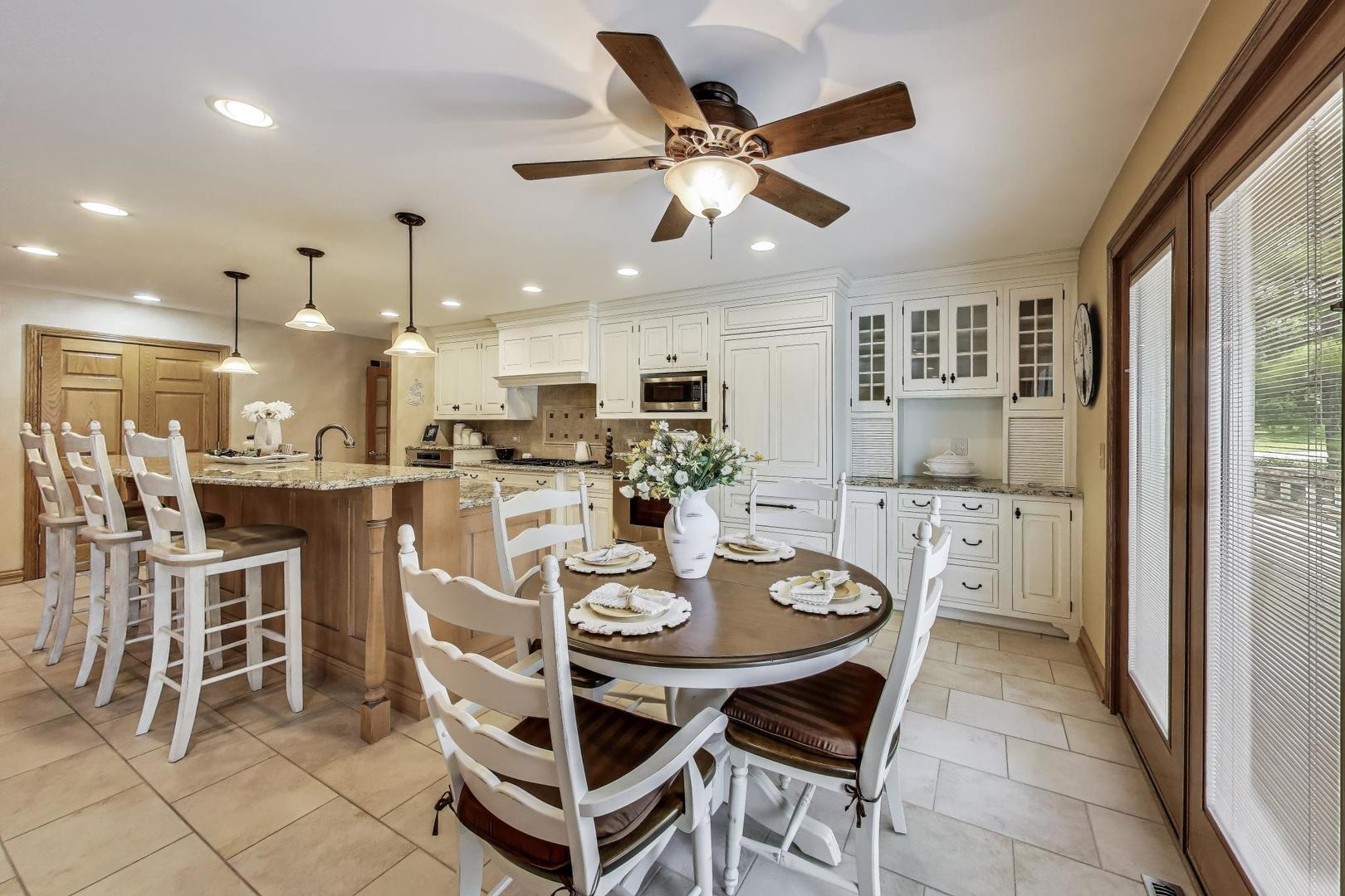 21070 W Columbia Court, Lake Zurich, IL 60047