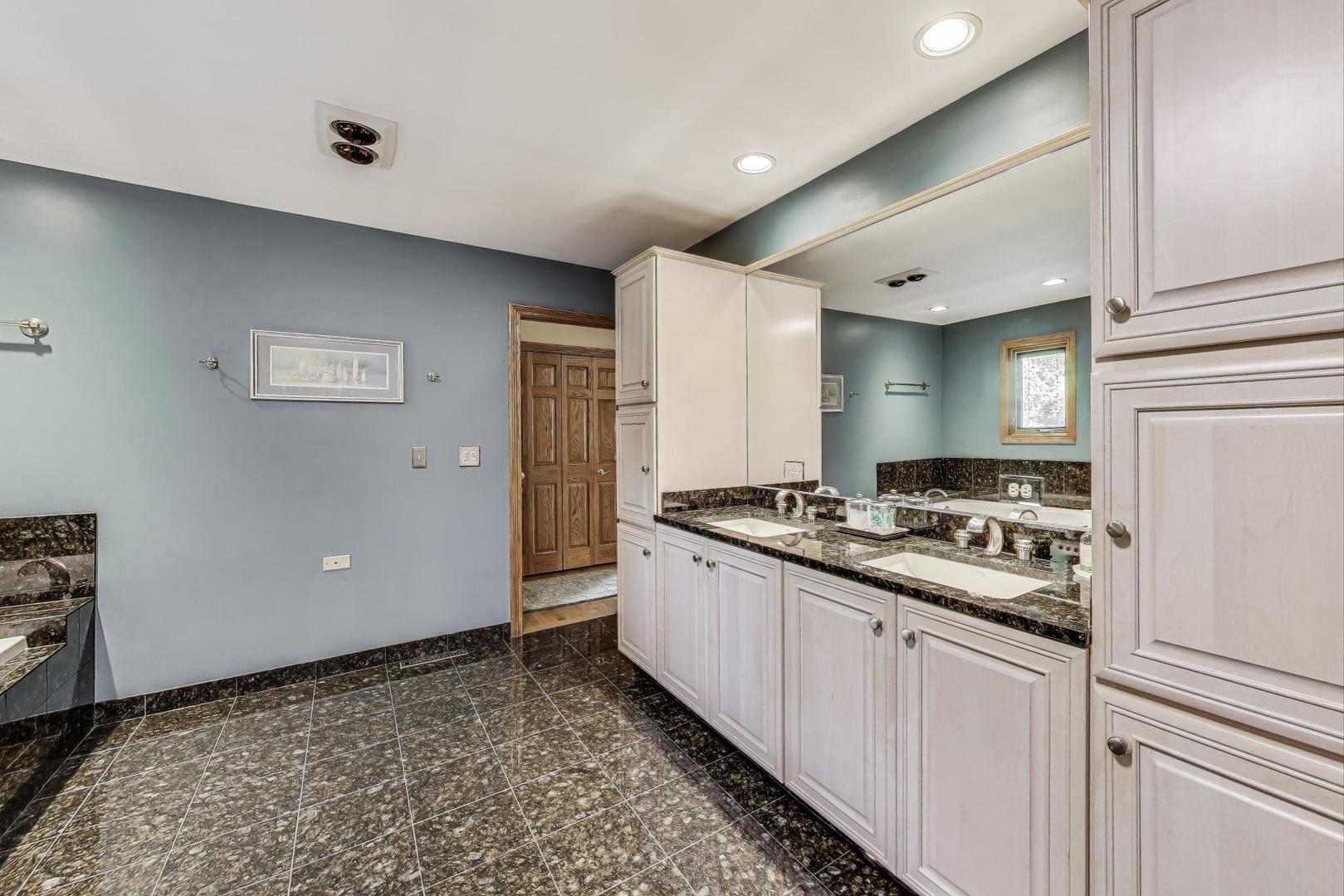 21070 W Columbia Court, Lake Zurich, IL 60047