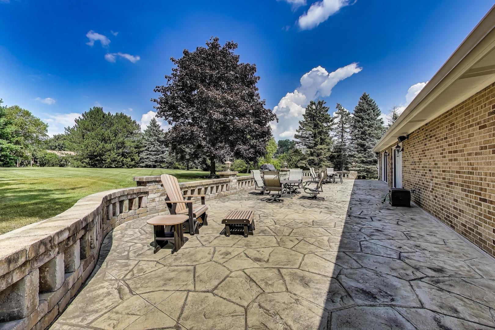 21070 W Columbia Court, Lake Zurich, IL 60047