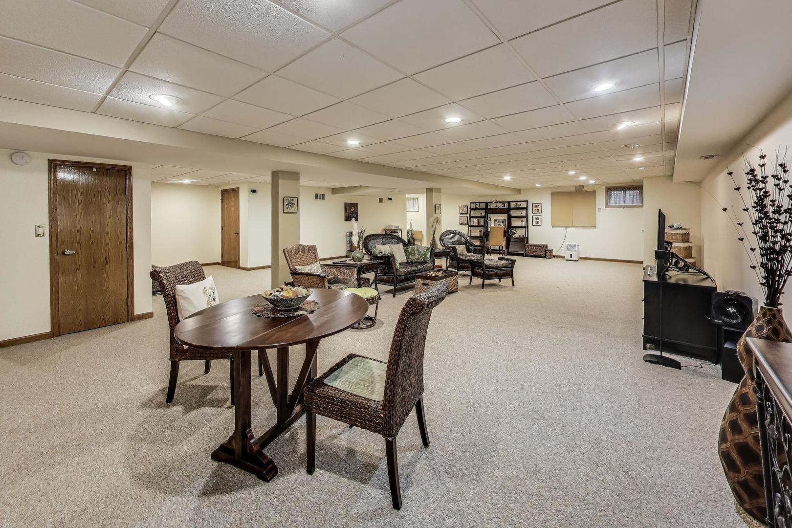 21070 W Columbia Court, Lake Zurich, IL 60047