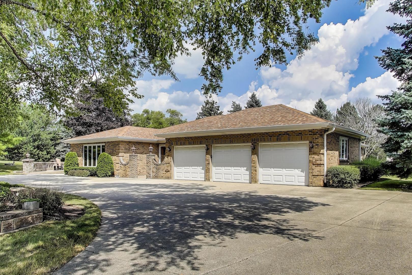 21070 W Columbia Court, Lake Zurich, IL 60047