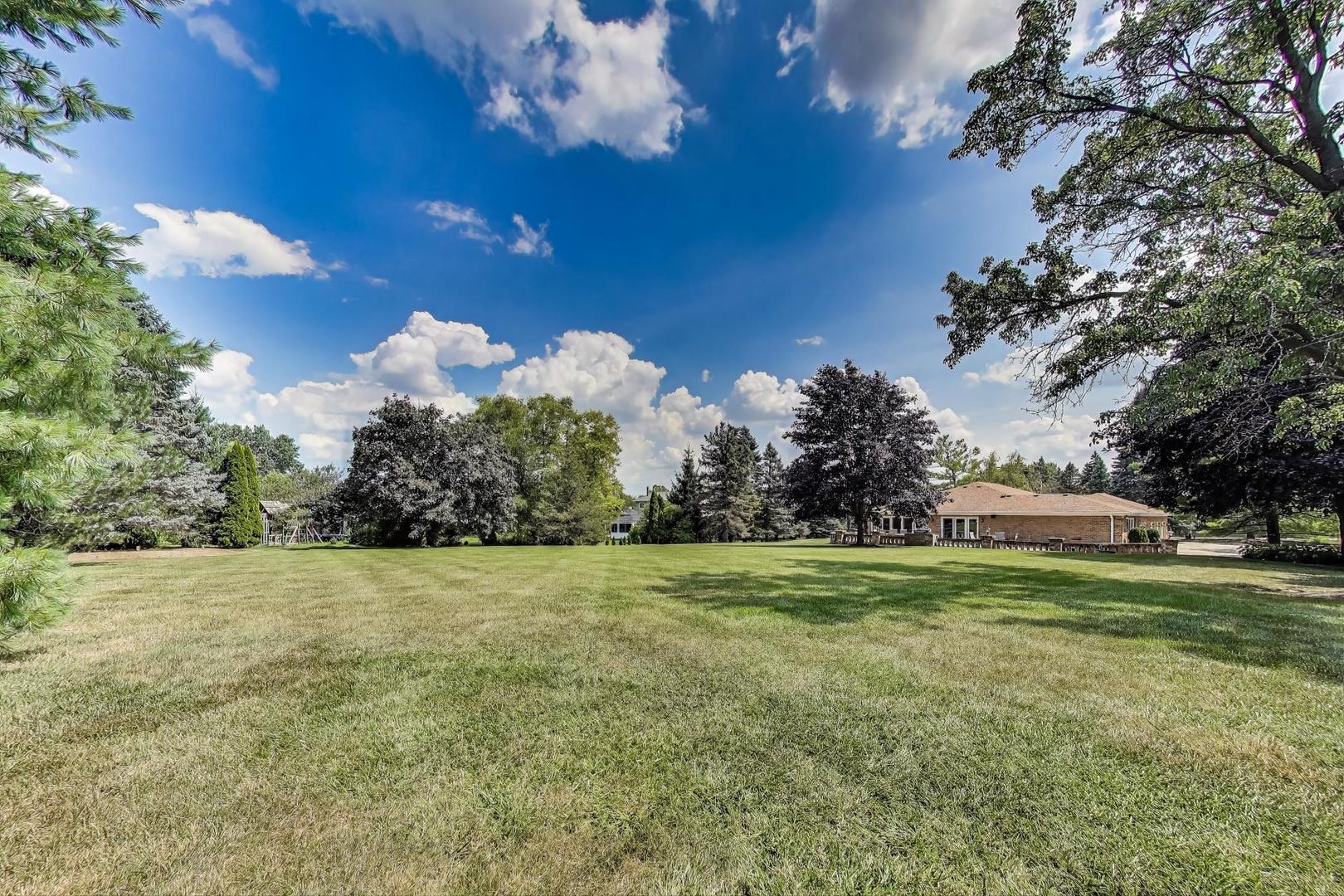 21070 W Columbia Court, Lake Zurich, IL 60047