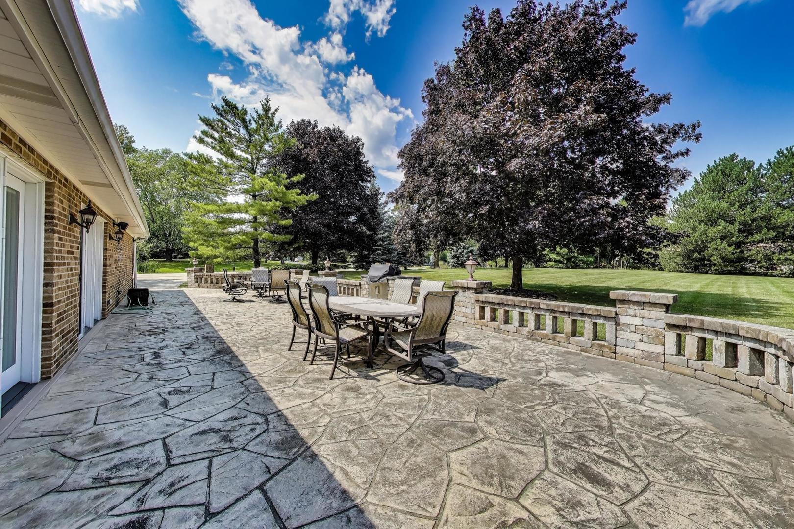 21070 W Columbia Court, Lake Zurich, IL 60047
