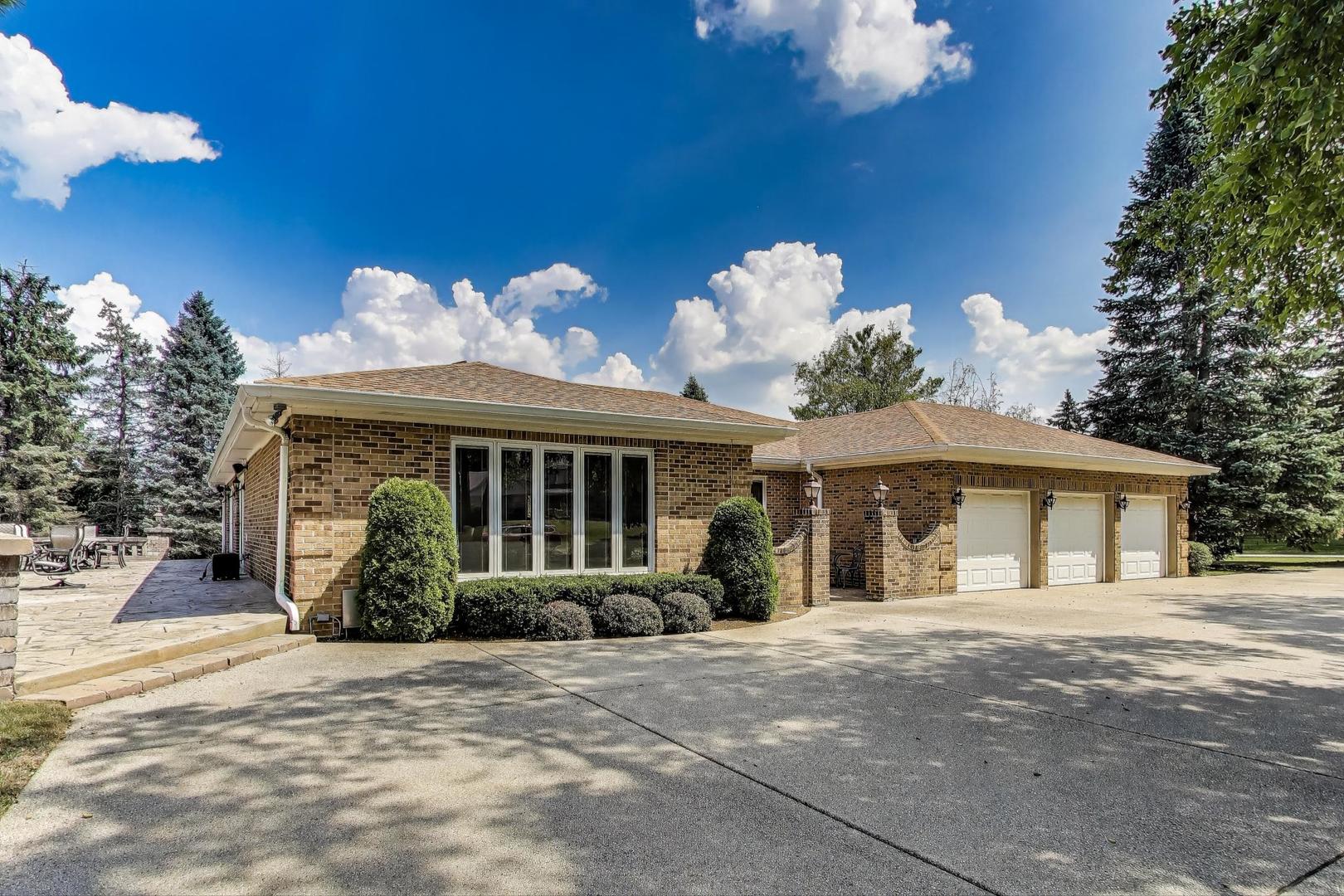 21070 W Columbia Court, Lake Zurich, IL 60047