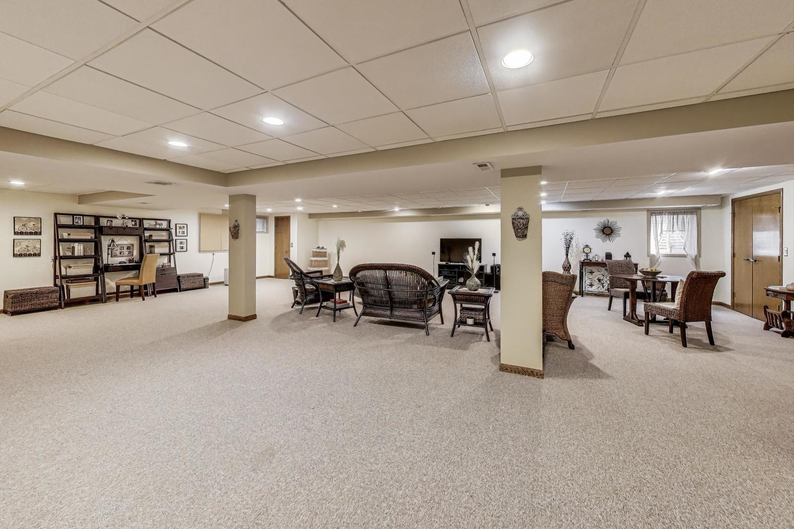 21070 W Columbia Court, Lake Zurich, IL 60047