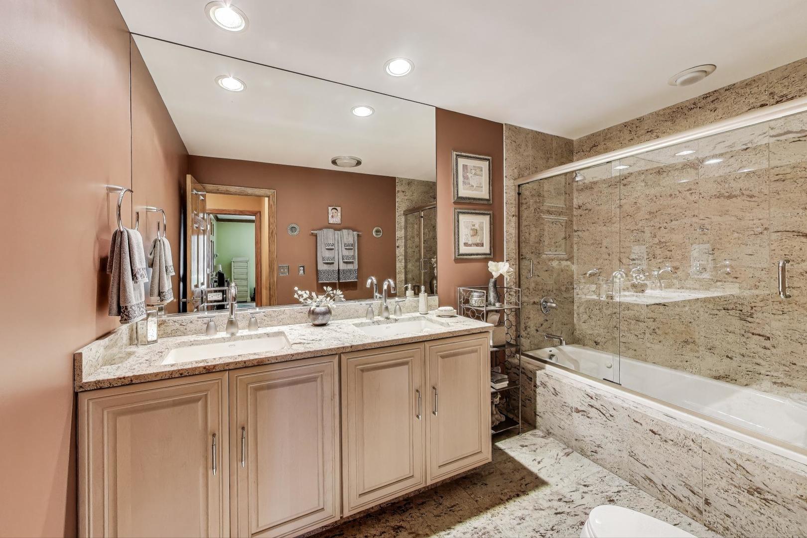 21070 W Columbia Court, Lake Zurich, IL 60047