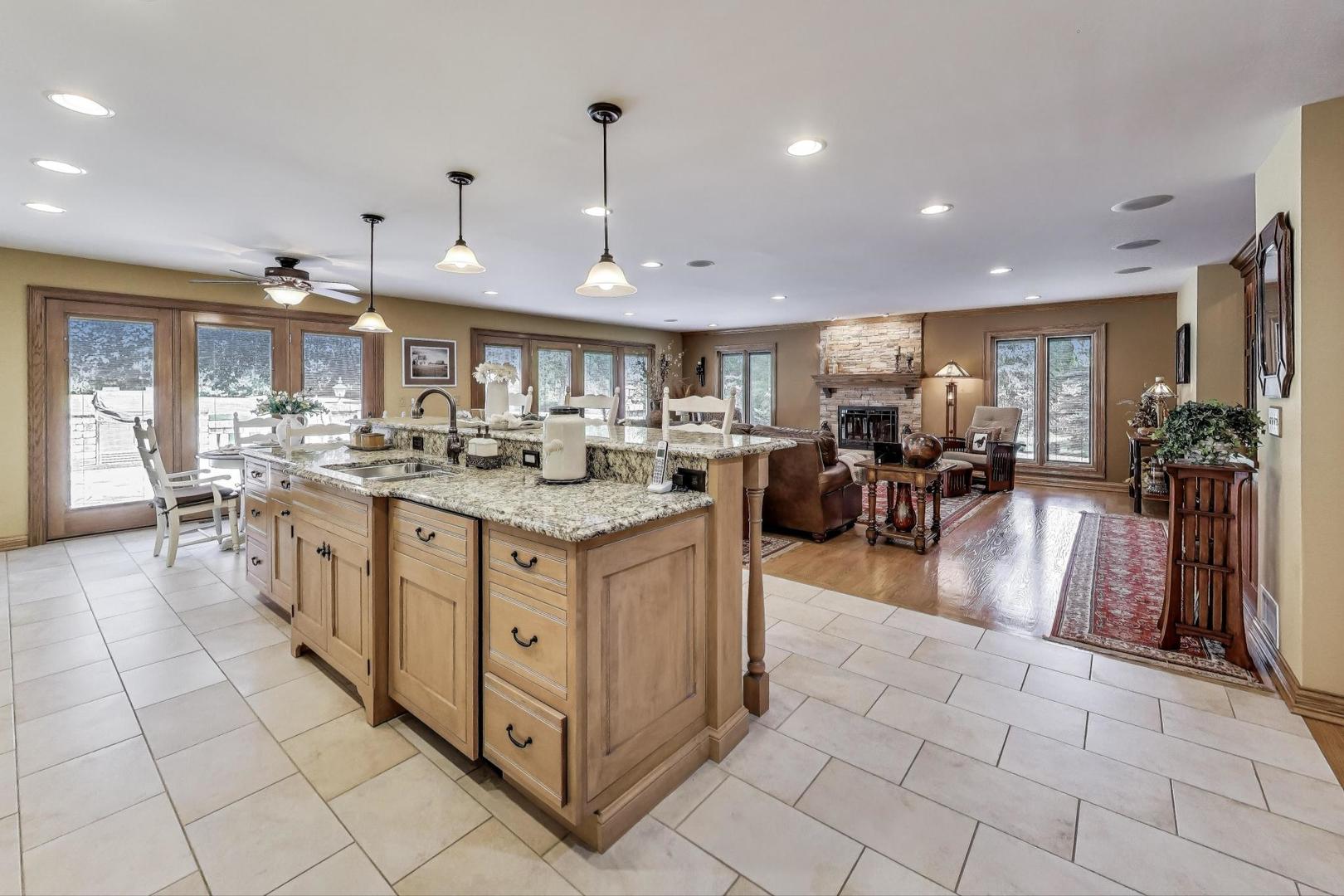 21070 W Columbia Court, Lake Zurich, IL 60047