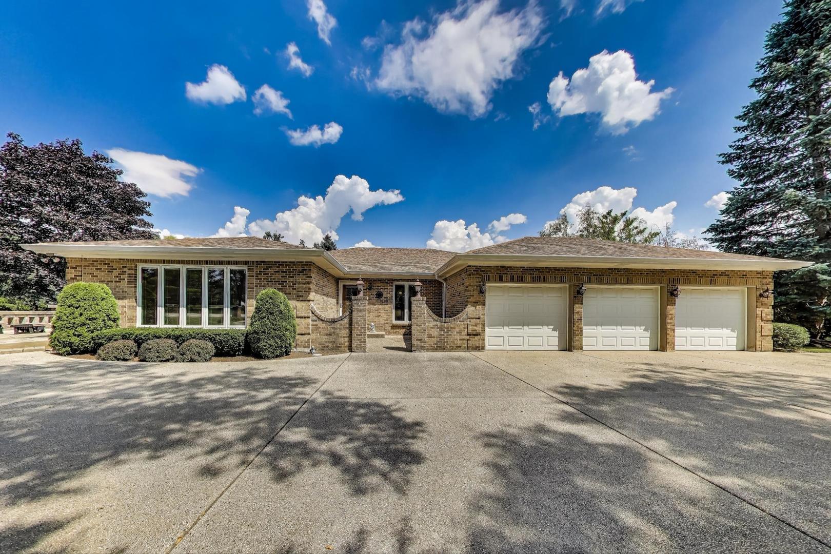 21070 W Columbia Court, Lake Zurich, IL 60047
