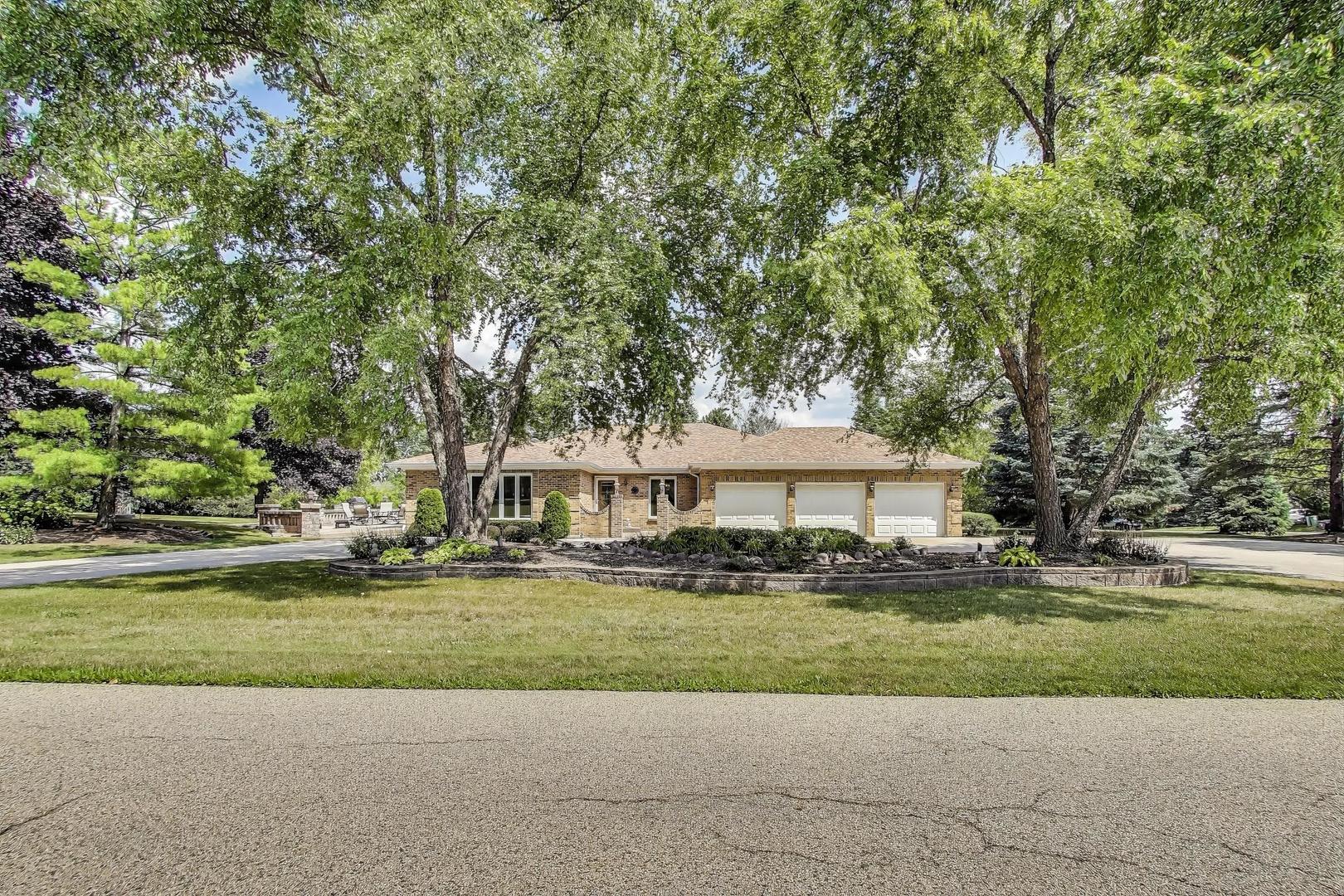 21070 W Columbia Court, Lake Zurich, IL 60047