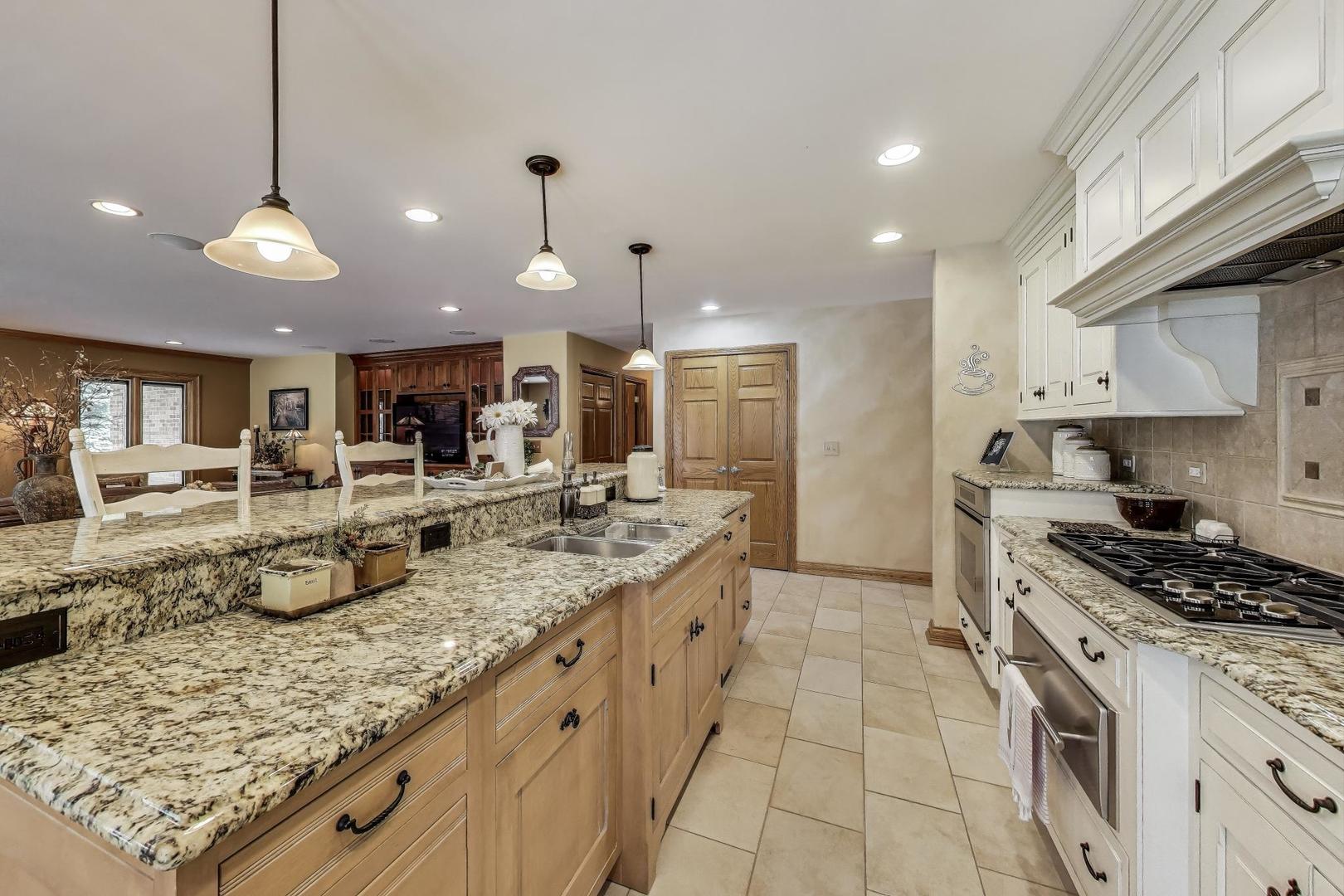 21070 W Columbia Court, Lake Zurich, IL 60047