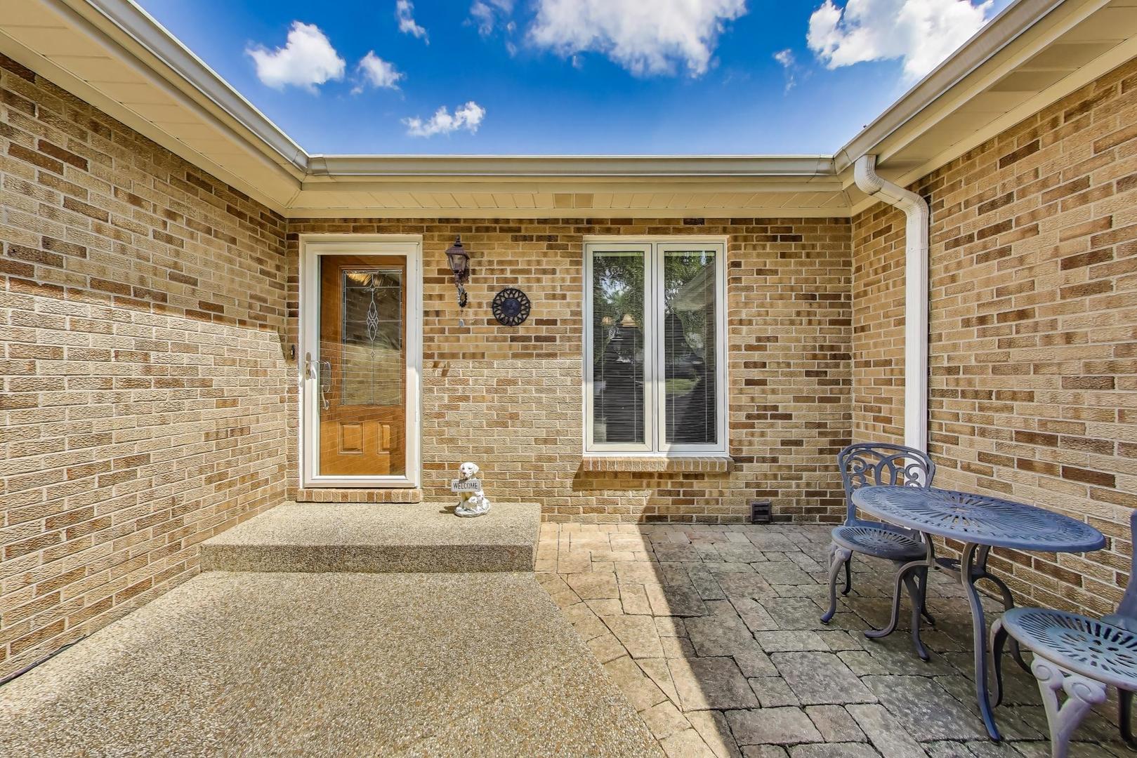 21070 W Columbia Court, Lake Zurich, IL 60047