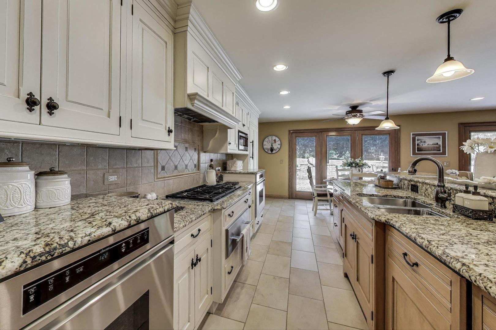 21070 W Columbia Court, Lake Zurich, IL 60047