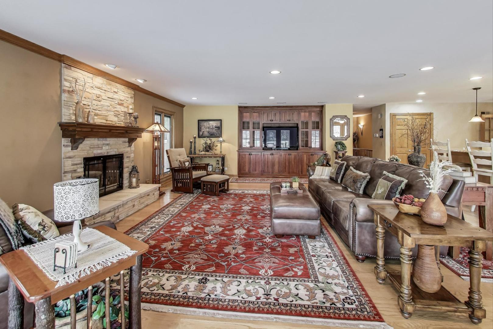21070 W Columbia Court, Lake Zurich, IL 60047