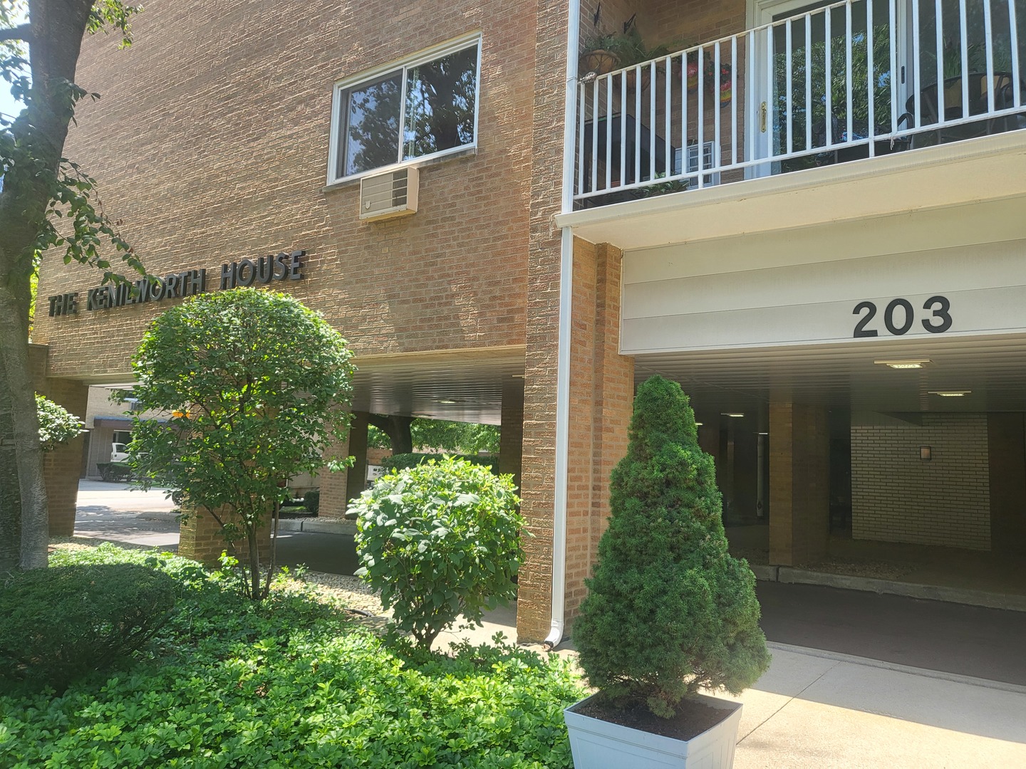 203 N KENILWORTH Avenue #2P, Oak Park, IL 60302