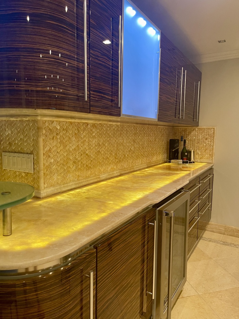 111 E Chestnut Street #24C, Chicago, IL 60611
