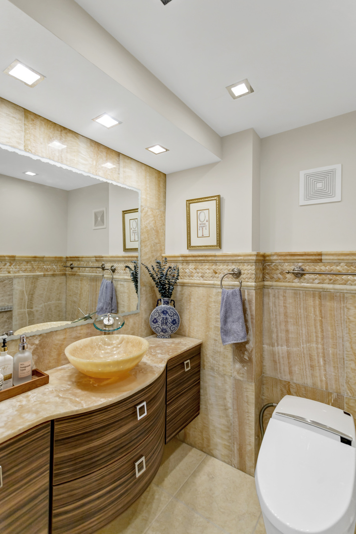 111 E Chestnut Street #24C, Chicago, IL 60611