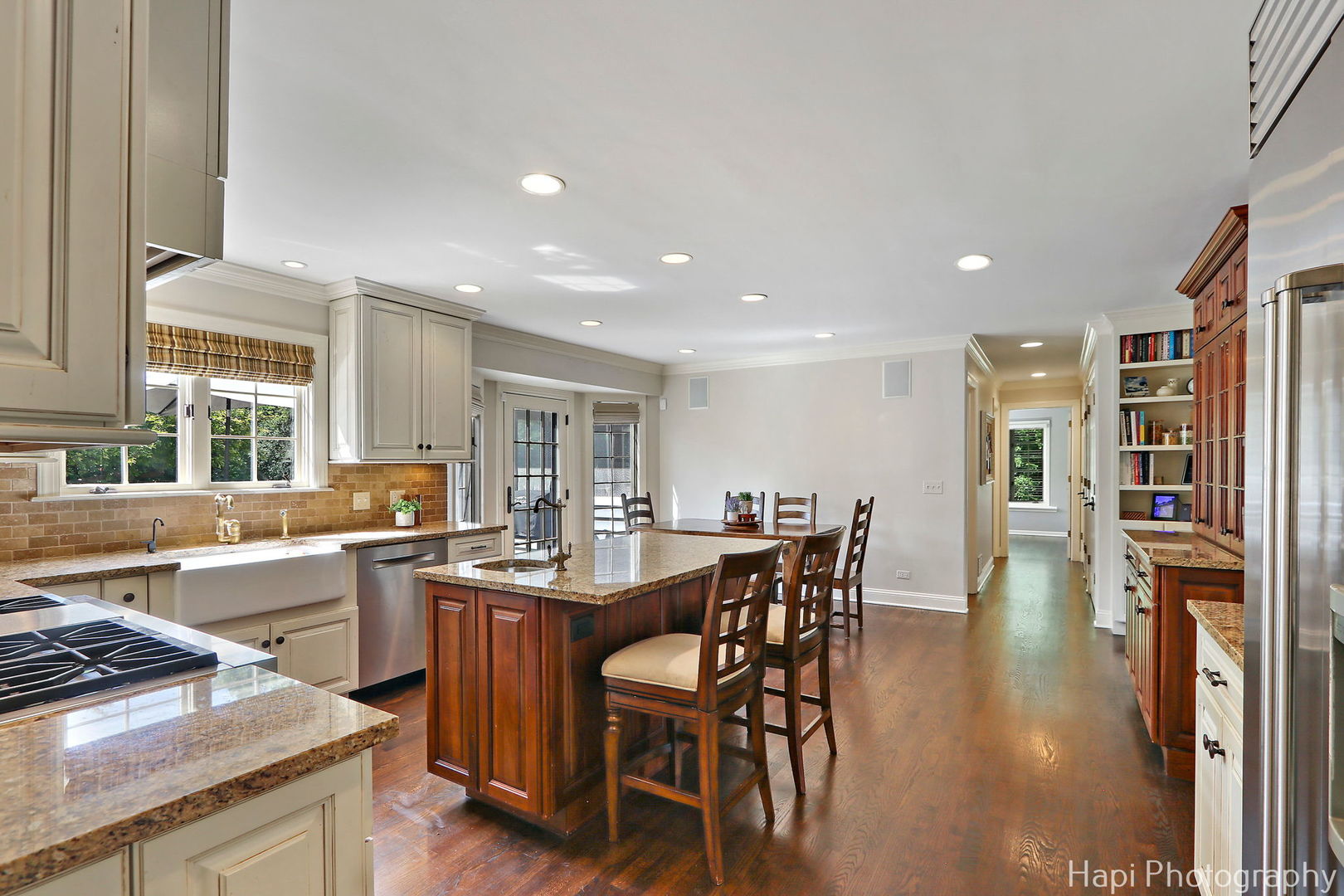2340 Huntington Lakes Drive, Libertyville, IL 60048