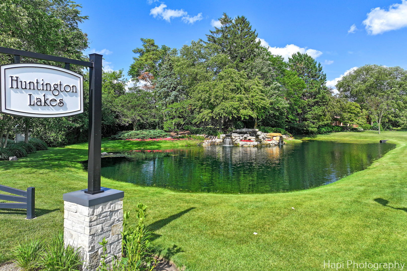 2340 Huntington Lakes Drive, Libertyville, IL 60048