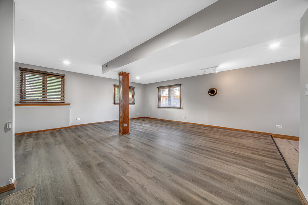 803 Oakton Avenue, Romeoville, IL 60446
