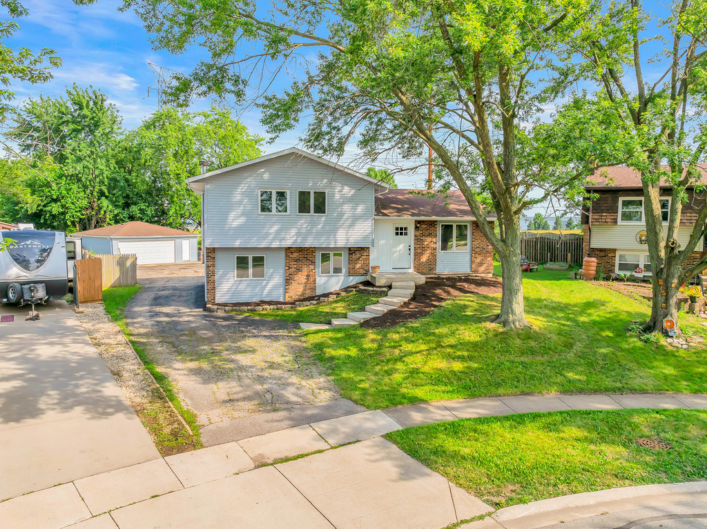 803 Oakton Avenue, Romeoville, IL 60446