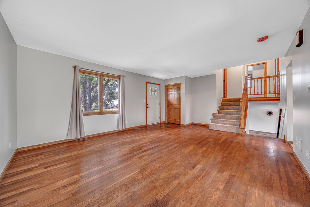 803 Oakton Avenue, Romeoville, IL 60446