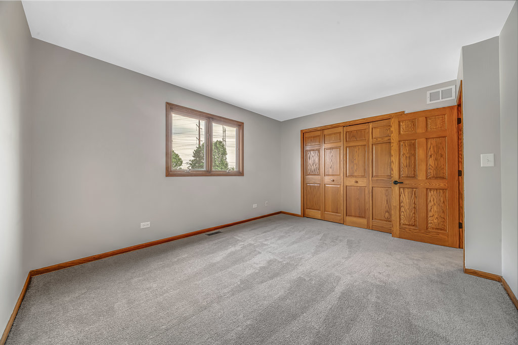 803 Oakton Avenue, Romeoville, IL 60446