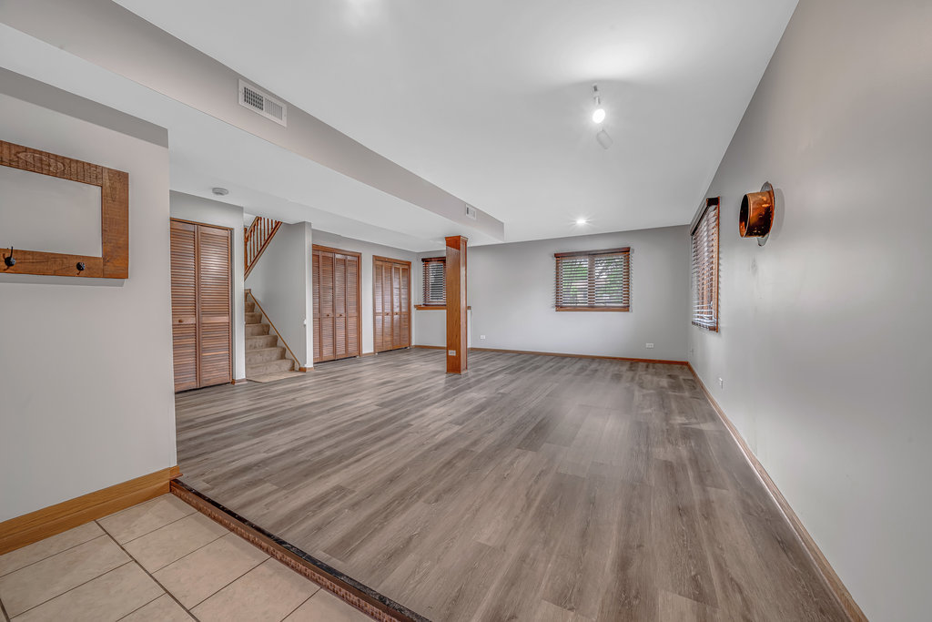 803 Oakton Avenue, Romeoville, IL 60446