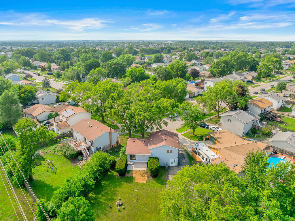 803 Oakton Avenue, Romeoville, IL 60446