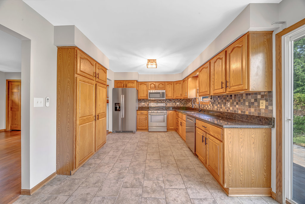 803 Oakton Avenue, Romeoville, IL 60446