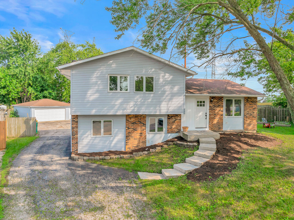 803 Oakton Avenue, Romeoville, IL 60446