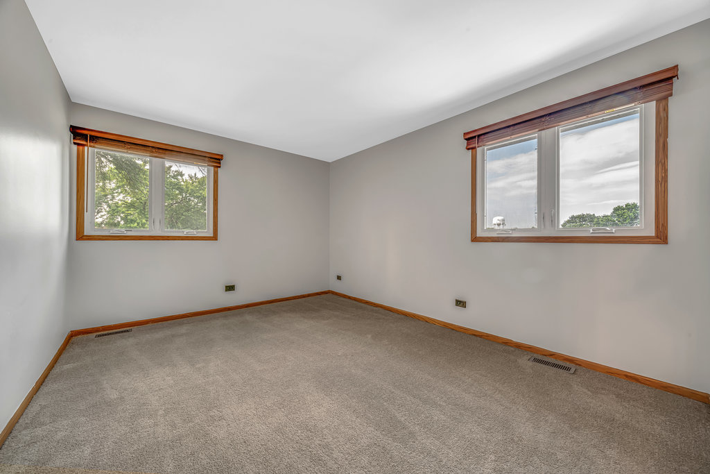 803 Oakton Avenue, Romeoville, IL 60446