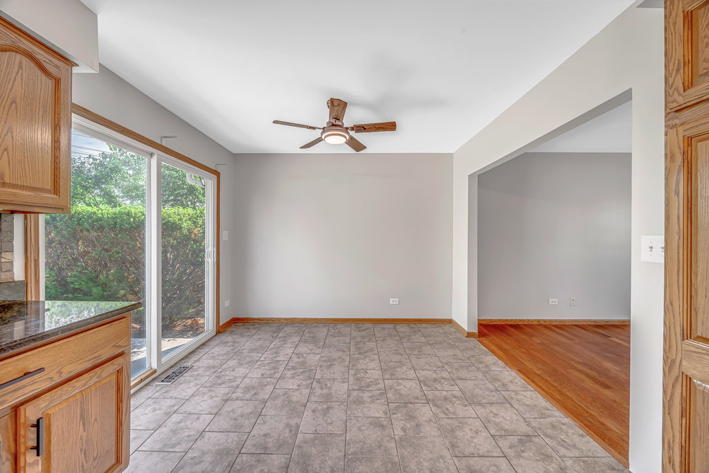 803 Oakton Avenue, Romeoville, IL 60446