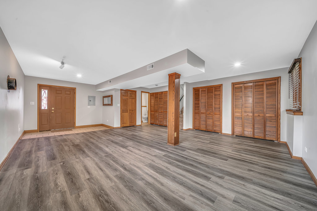 803 Oakton Avenue, Romeoville, IL 60446